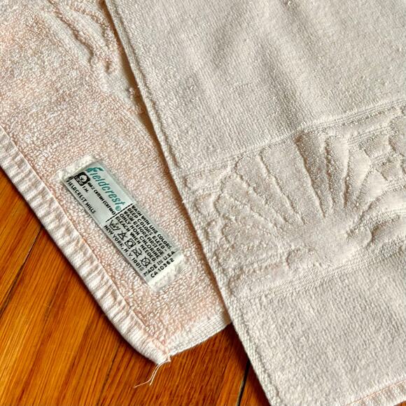 Vintage Fieldcrest Seashell Hand Towel – Soft Peach Cotton, Made in USA - Picture 1 of 13